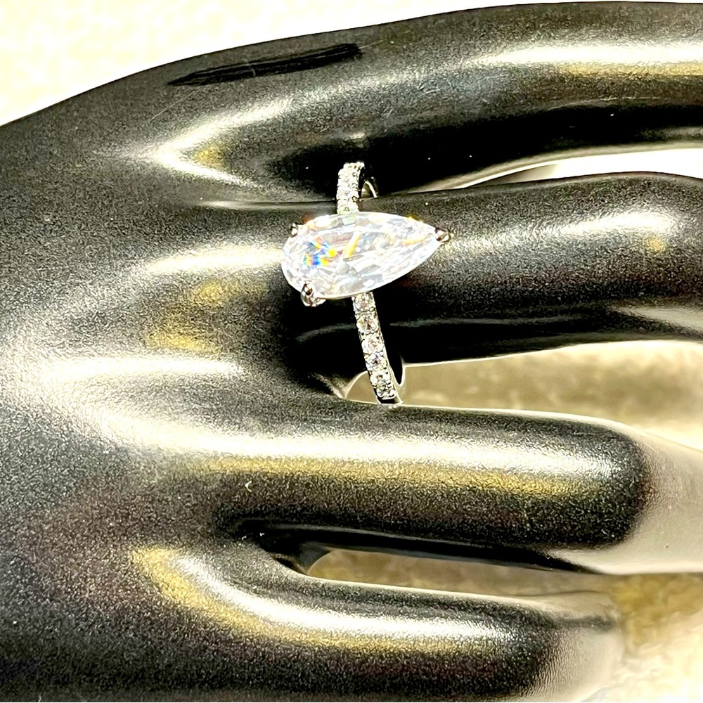💕💍trending  silver pear shaped solitaire ring